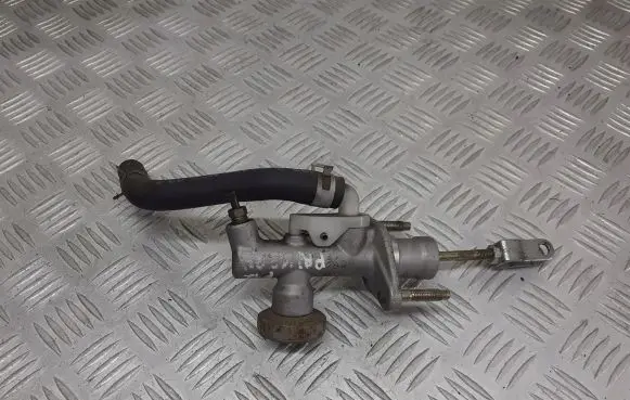 Nissan Primera Clutch slave cylinder 