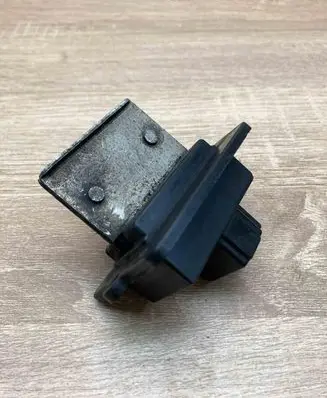 Mazda 626 Heater blower motor/fan resistor HB151GA5RA 2L22