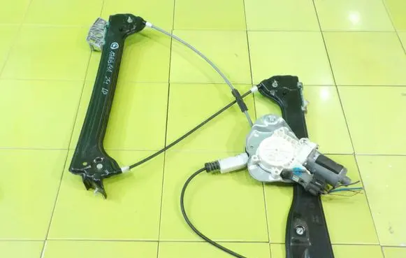BMW Z4 E85 E86 Front door window regulator with motor 7131119S