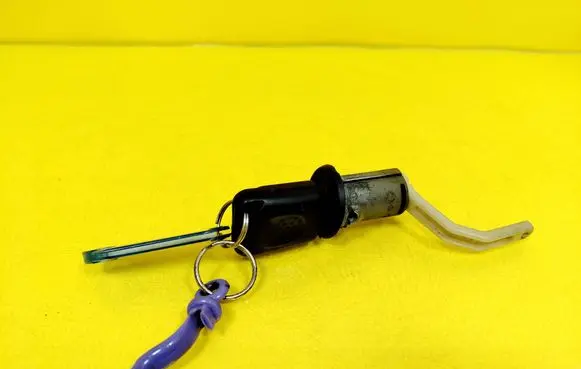Renault Espace III Front door lock (next to the handle)