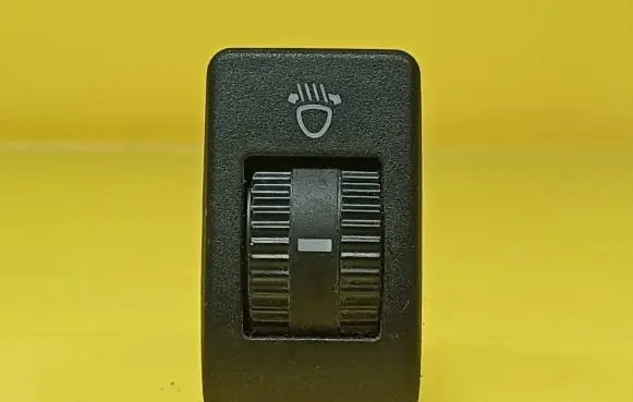 Seat Toledo I (1L) Headlight level height control switch 1L0941333