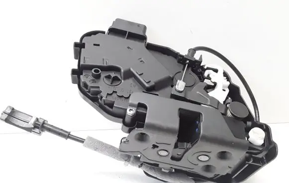 Volvo S80 Front door lock 30784494