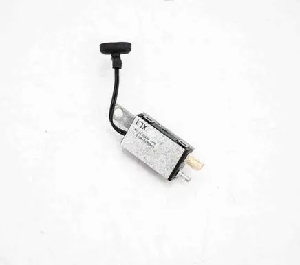 Tesla Model X Aerial antenna amplifier 106387600C