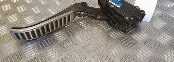 Volkswagen Touareg I Accelerator throttle pedal 7L6723507