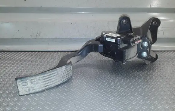 Hyundai Sonata Accelerator throttle pedal 327000A300