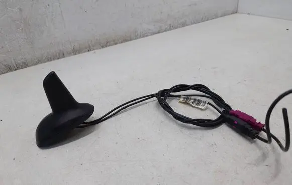 Mercedes-Benz C W204 Aerial GPS antenna A2048207675 2048207675
