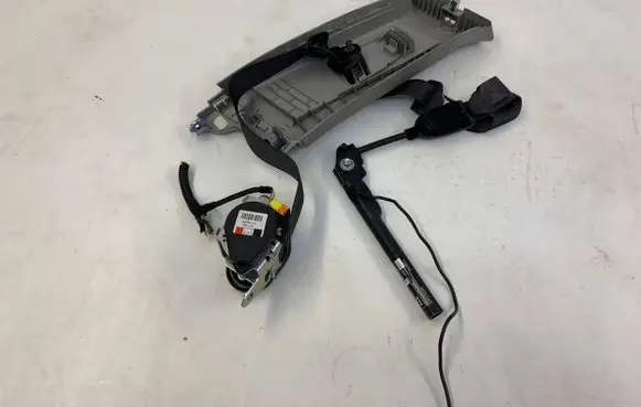 Opel Zafira C Front seatbelt 623097100