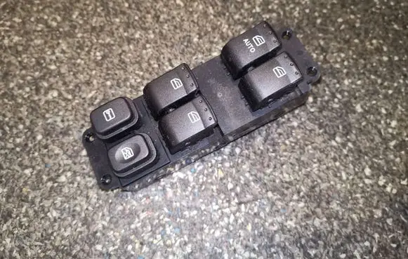 SsangYong Korando Electric window control switch 202009207 202007152