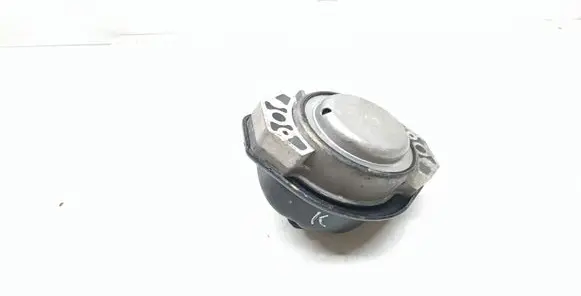 Engine mount bracket