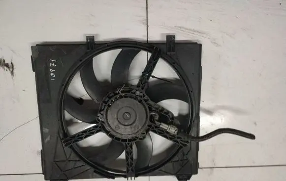 Nissan Micra Radiator cooling fan shroud 