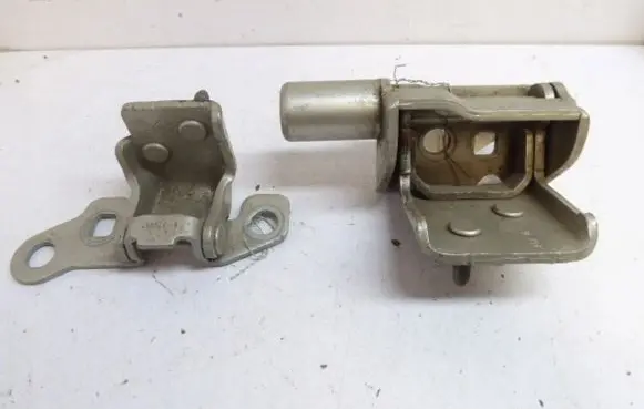 Renault Clio III Rear door hinge set 