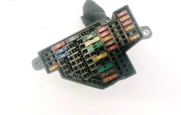 Volkswagen Golf V Fuse box set