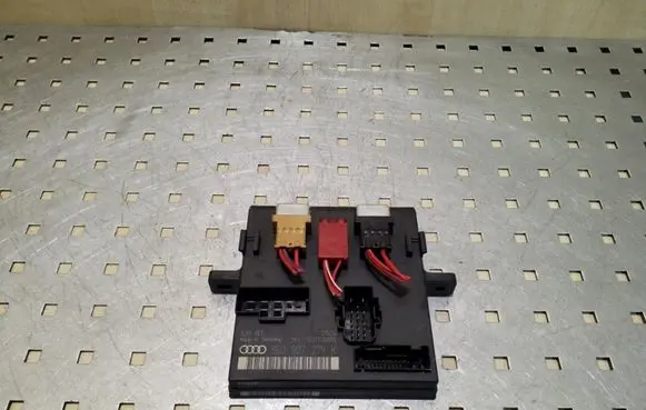 Audi A4 S4 B7 8E 8H Comfort/convenience module 8E0907279K