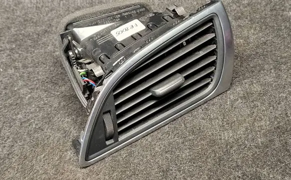 Audi A6 Allroad C7 Dashboard side air vent grill/cover trim 4G1820902