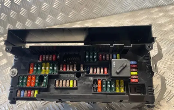BMW 5 F10 F11 Fuse module 9252815 0909140656 317033442