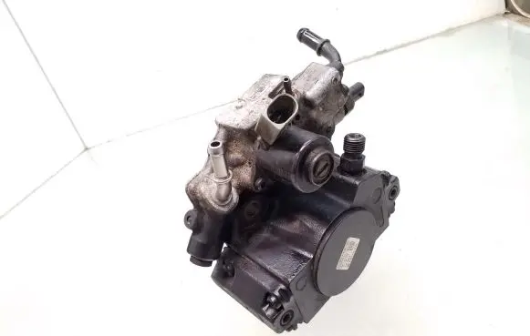 Mercedes-Benz E W212 Fuel injection high pressure pump A6510700701 28252614