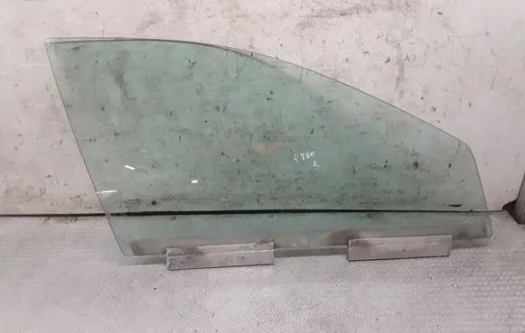 Volvo V70 Front door window glass four-door 