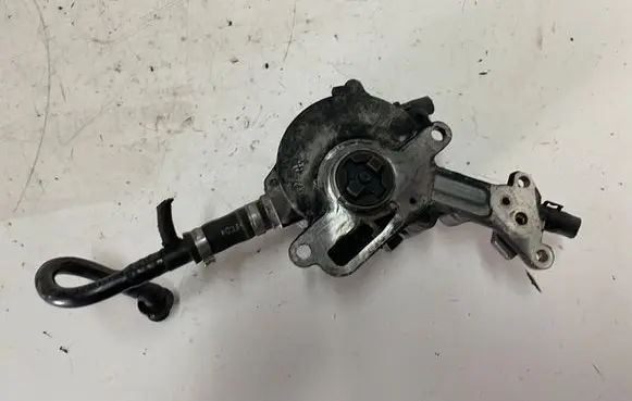 Volkswagen PASSAT B6 Vacuum pump 038145209