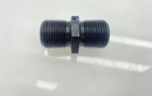 Subaru Legacy Oil filter mounting bracket
