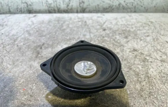 BMW 5 E60 E61 Parcel shelf speaker 9169690 73866112 06012B0221