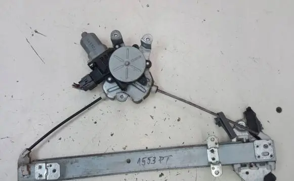 Rear window lifting mechanism without motor