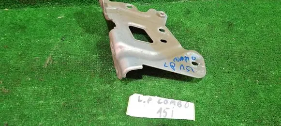 Opel Combo D Fender mounting bracket