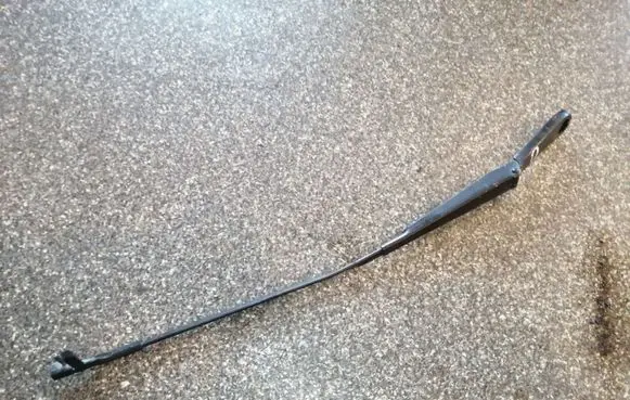 Volkswagen Multivan T5 Front wiper blade arm 7H5955410