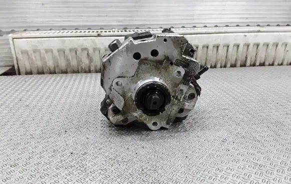 Volvo S60 Fuel injection high pressure pump 8689590 0445010043