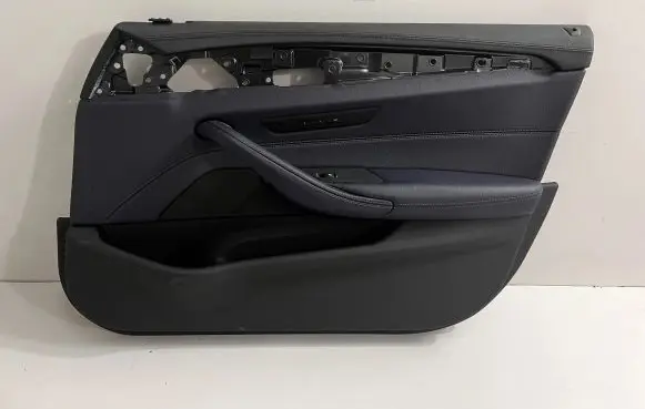 BMW 5 G30 G31 Front door card panel trim 6031630