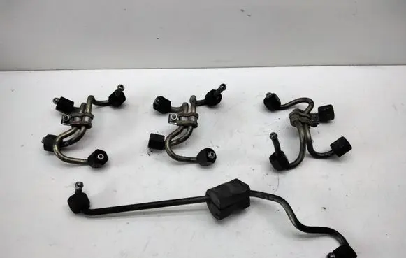 Fuel injector supply line/pipe