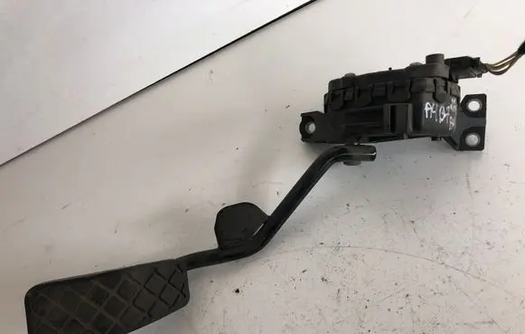 Audi A4 S4 B7 8E 8H Accelerator throttle pedal 8E2721523J