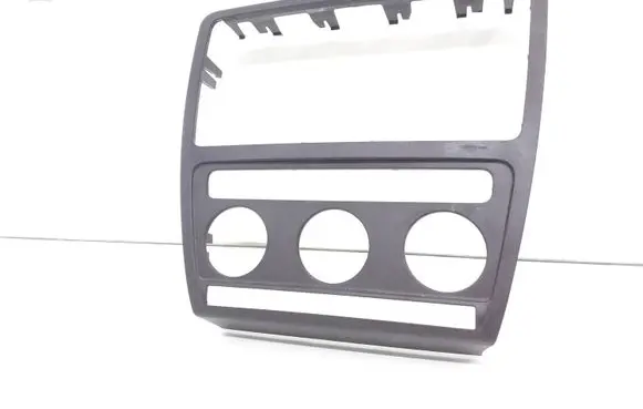 Skoda Octavia Mk2 (1Z) Radio/GPS head unit trim 1Z0858069A