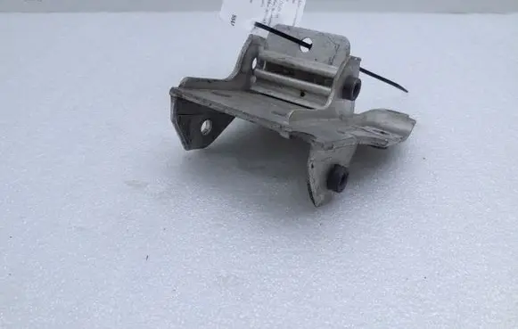 BMW 5 F10 F11 Radiator mount bracket 7186513