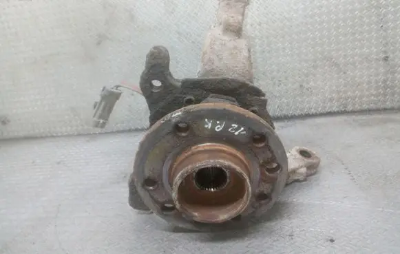 Opel Zafira A Front wheel hub spindle knuckle
