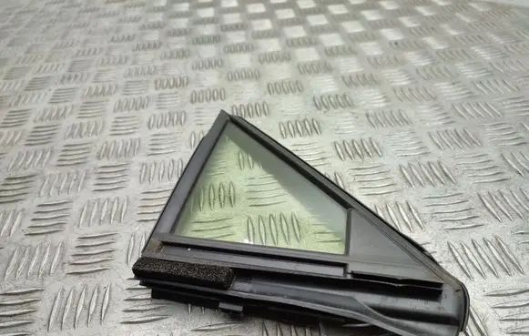 Toyota RAV 4 (XA50) Front door vent window glass four-door 