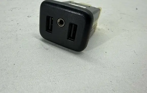 Chevrolet Camaro USB socket connector 13509942