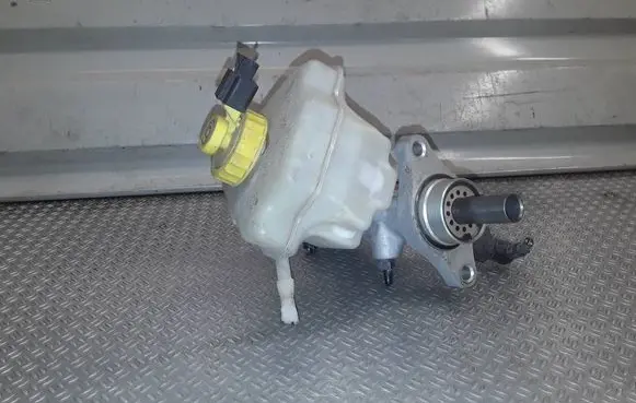 Porsche Cayenne (9PA) Master brake cylinder 