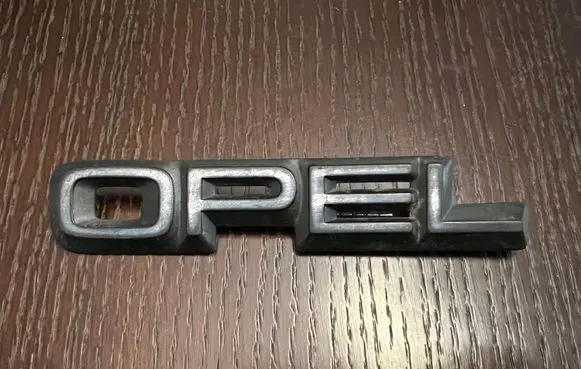 Opel Ascona C Manufacturers badge/model letters 90104682