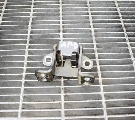 Suzuki Grand Vitara II Tailgate/trunk/boot hinge