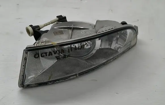 Skoda Octavia Mk2 (1Z) Front fog light 