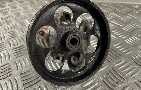 Nissan Primera Power steering pump 067245