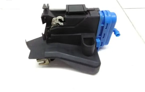 Audi A4 S4 B5 8D Rear door lock 8D0839016A