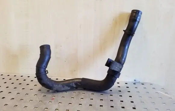 Engine coolant pipe/hose