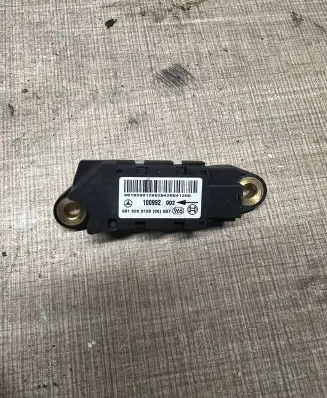 Mercedes-Benz E W211 Airbag deployment crash/impact sensor 0018209126 100992002