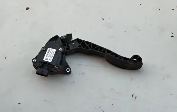 Renault Master III Accelerator throttle pedal 180101626R