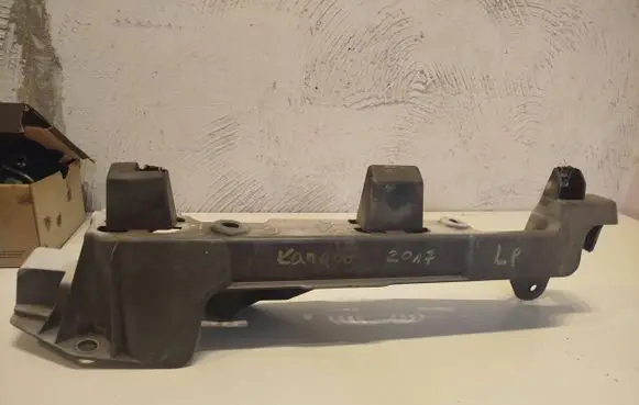 Renault Kangoo II Fender mounting bracket 631232841R