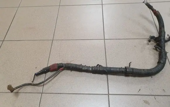 Toyota Land Cruiser (HDJ90) Positive cable (battery)
