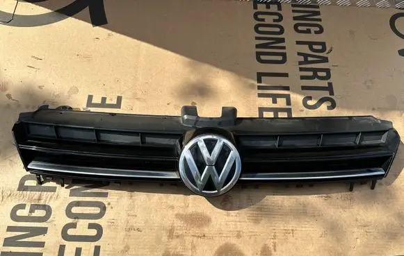 Volkswagen Golf VII Front bumper upper radiator grill 5G0853653
