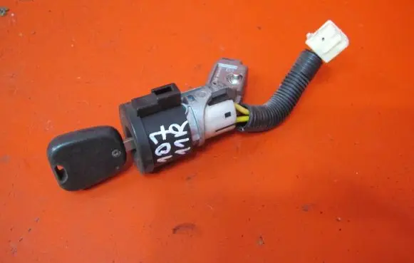 Peugeot 107 Ignition lock N0502200