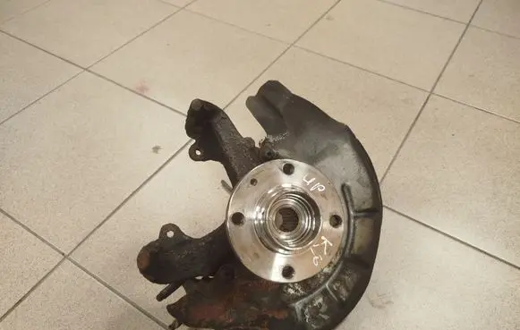 Volkswagen Up Front wheel hub